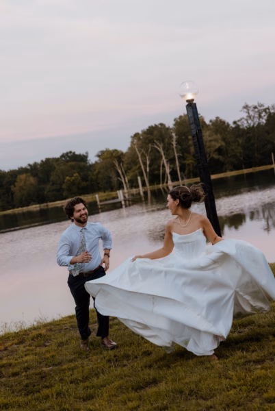 Rustic Lakeside Weddings in Arkansas: Real Inspiration from C&C by the Lake